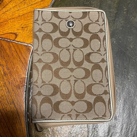 Nook Table - Picture 1 of 2